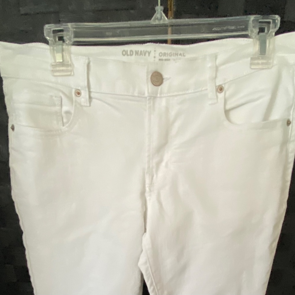Old Navy Original, mid rise, white pant. Size 8 - Picture 3 of 5